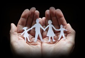 Silouette-famiglia-in-mano